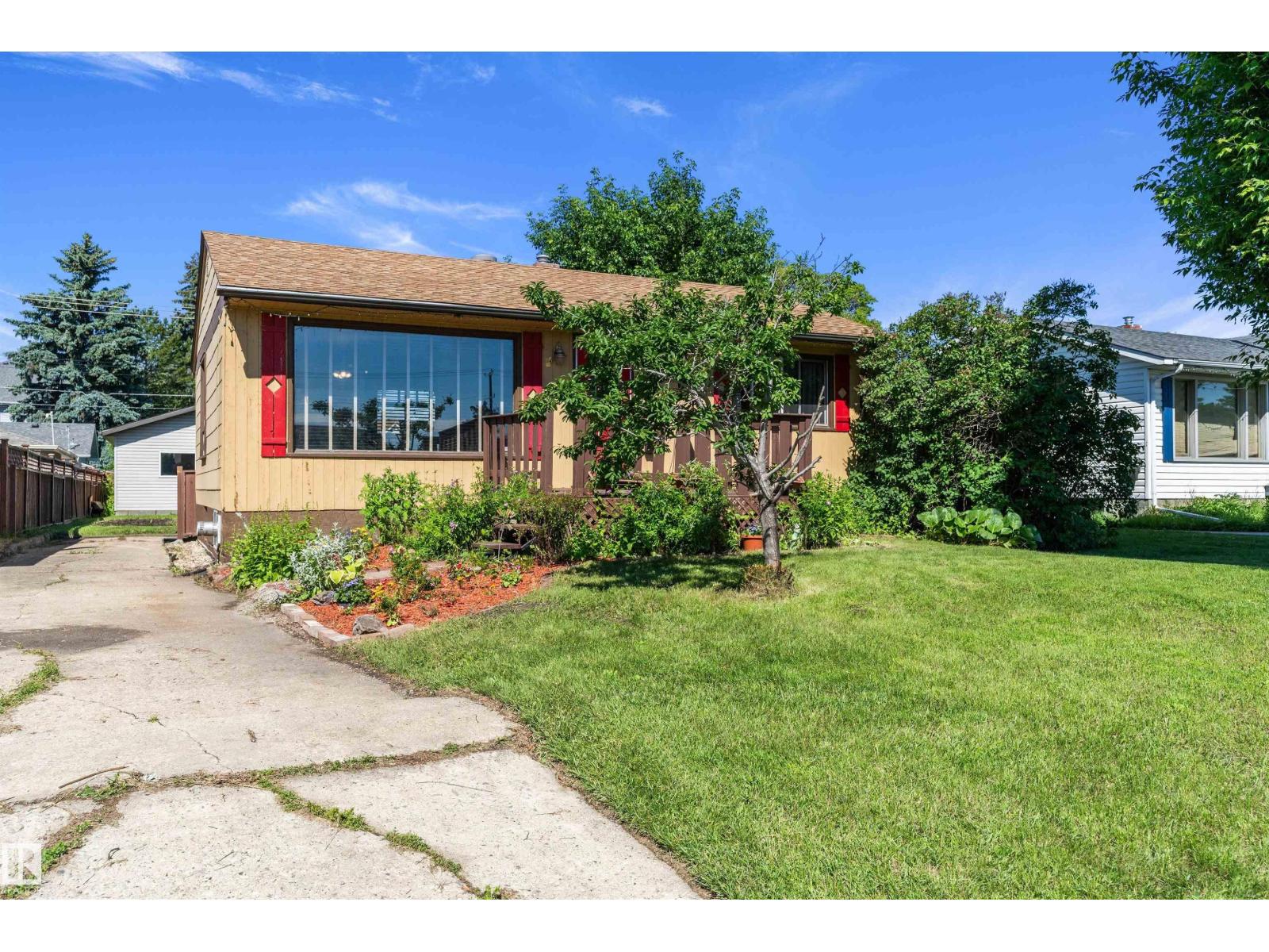 8936 154 ST NW