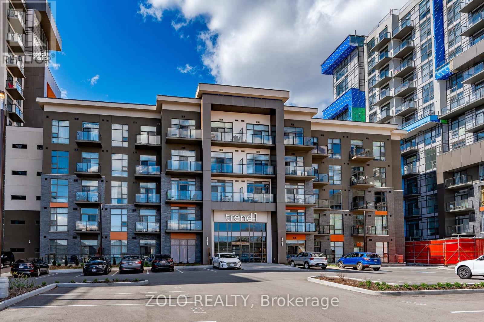1011 - 470 DUNDAS STREET E