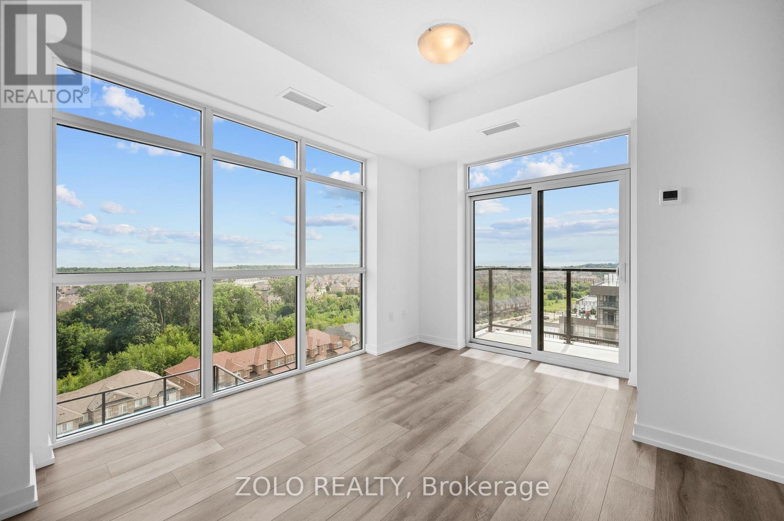 1011 - 470 DUNDAS STREET E