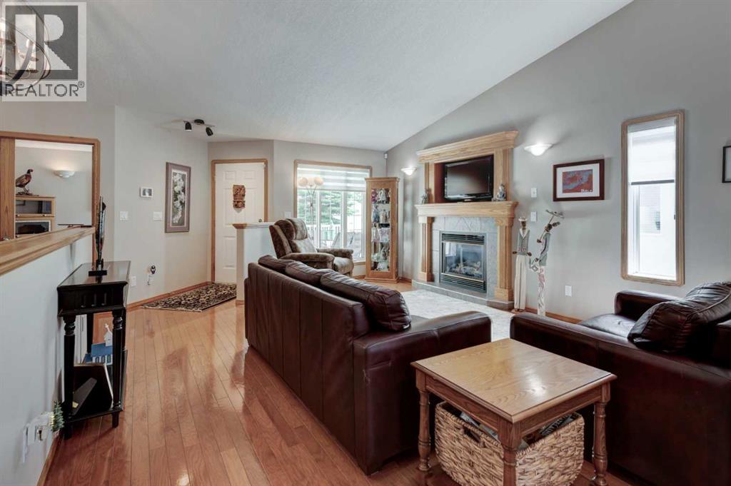 3 Strathmore Lakes Bay