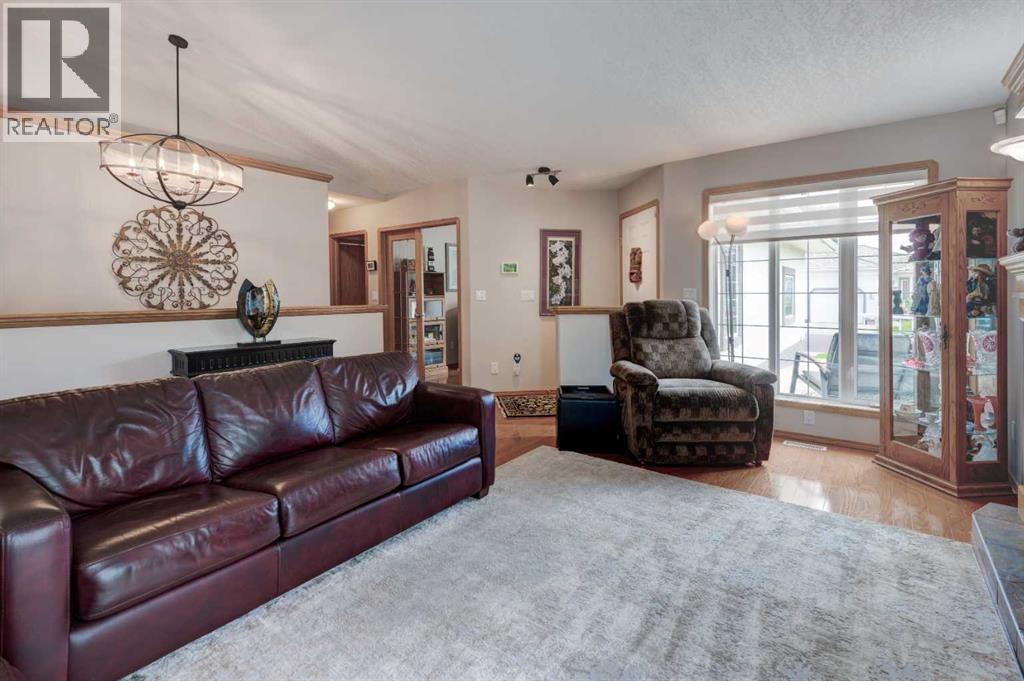 3 Strathmore Lakes Bay