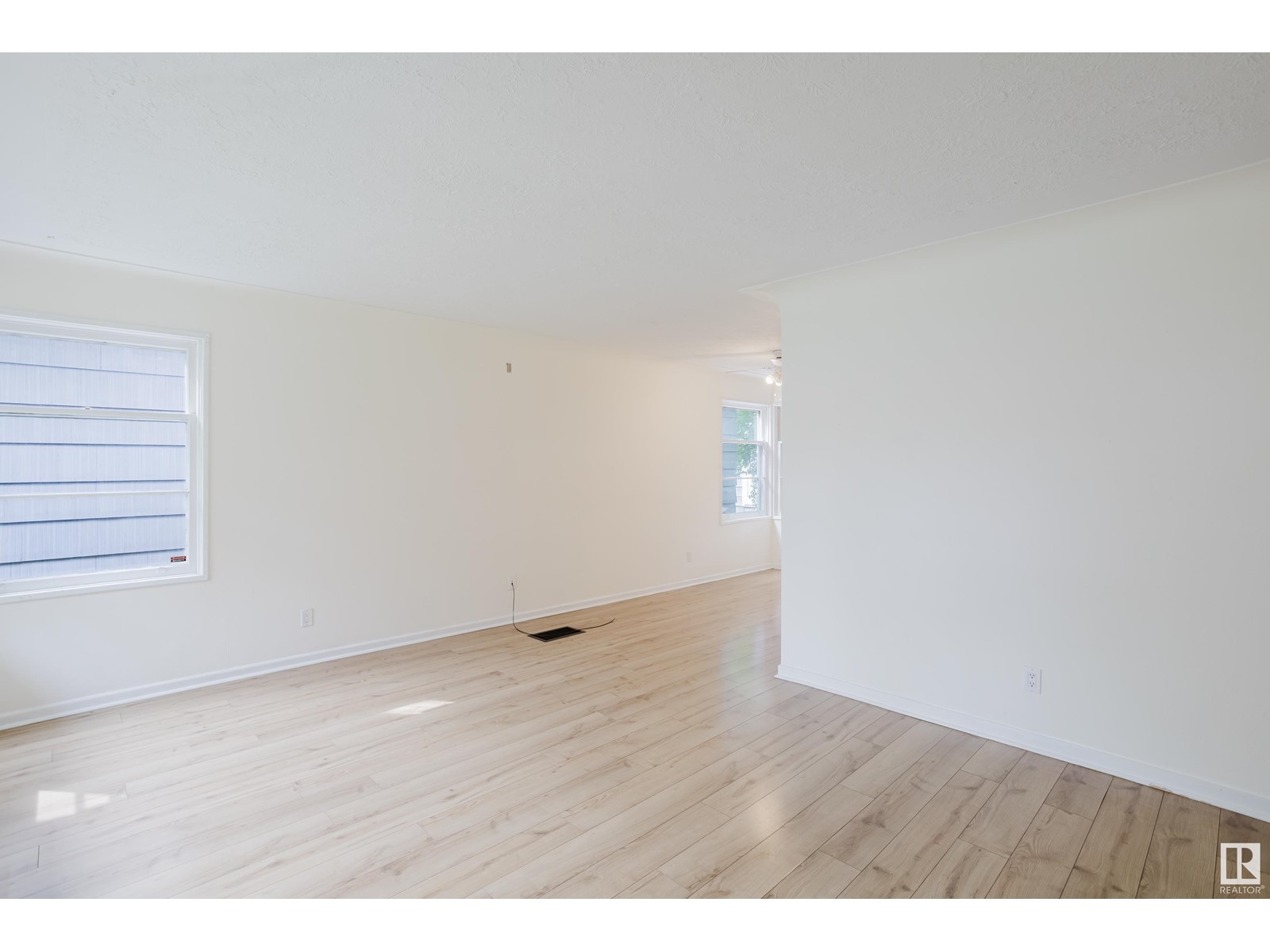 9808 85 AV NW NW