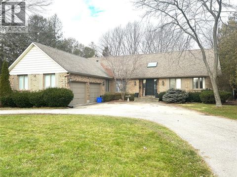 3538 QUEEN STREET Plympton-Wyoming ON N0N1E0