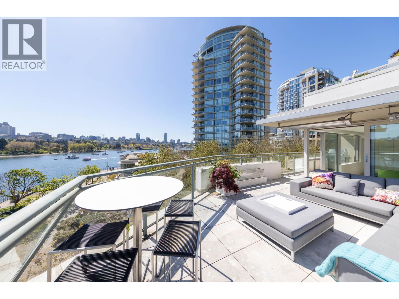 606 1288 MARINASIDE CRESCENT