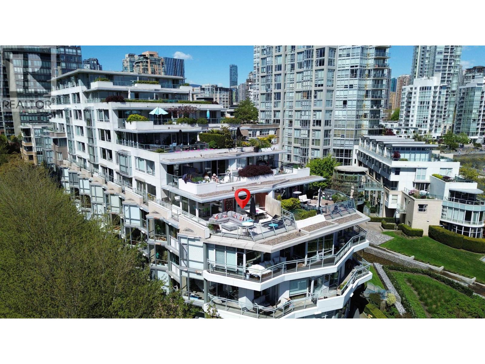 606 1288 MARINASIDE CRESCENT