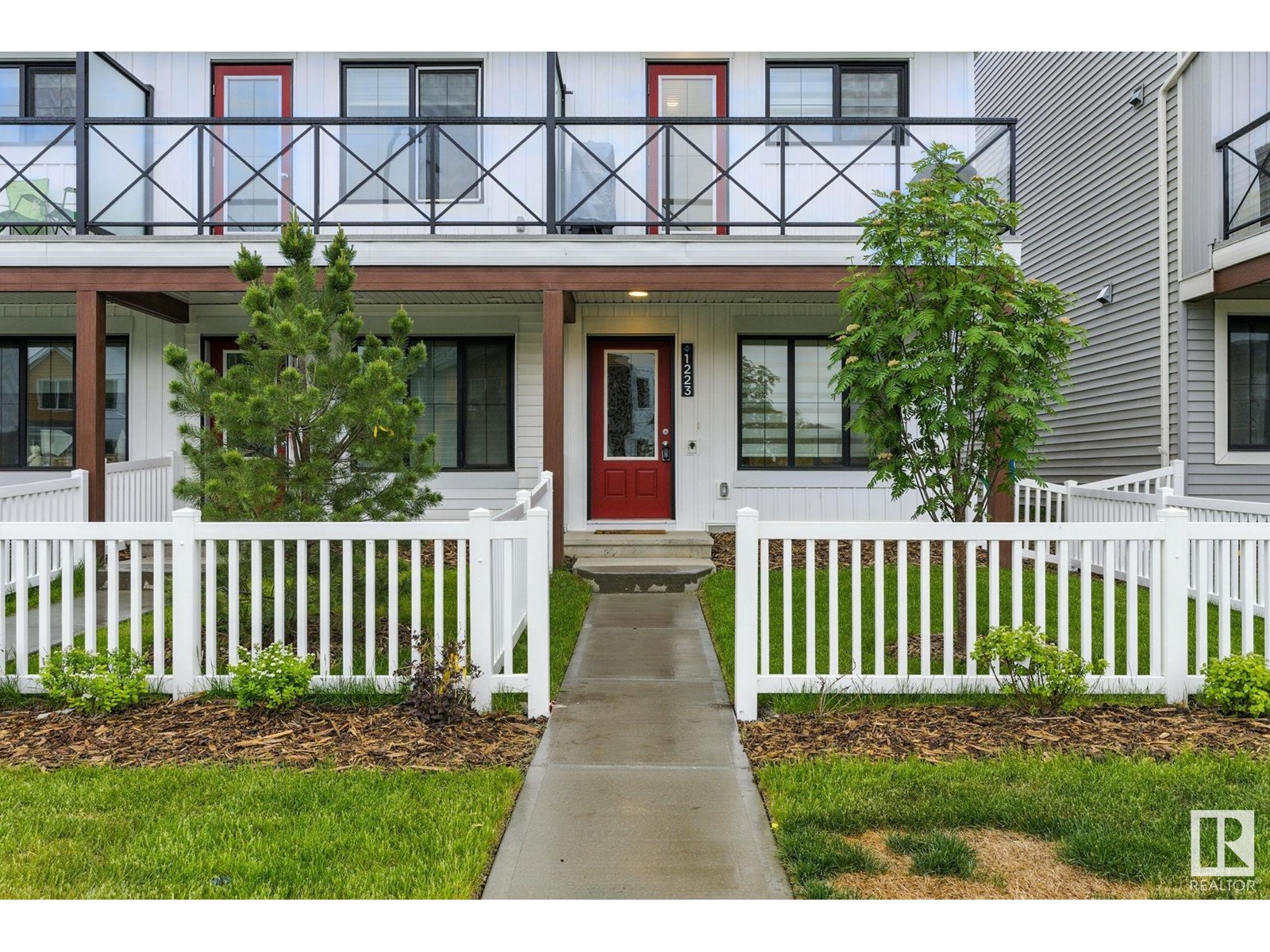 1223 MCLEOD AV