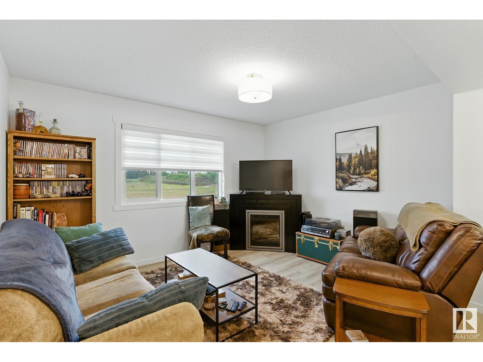 1223 MCLEOD AV