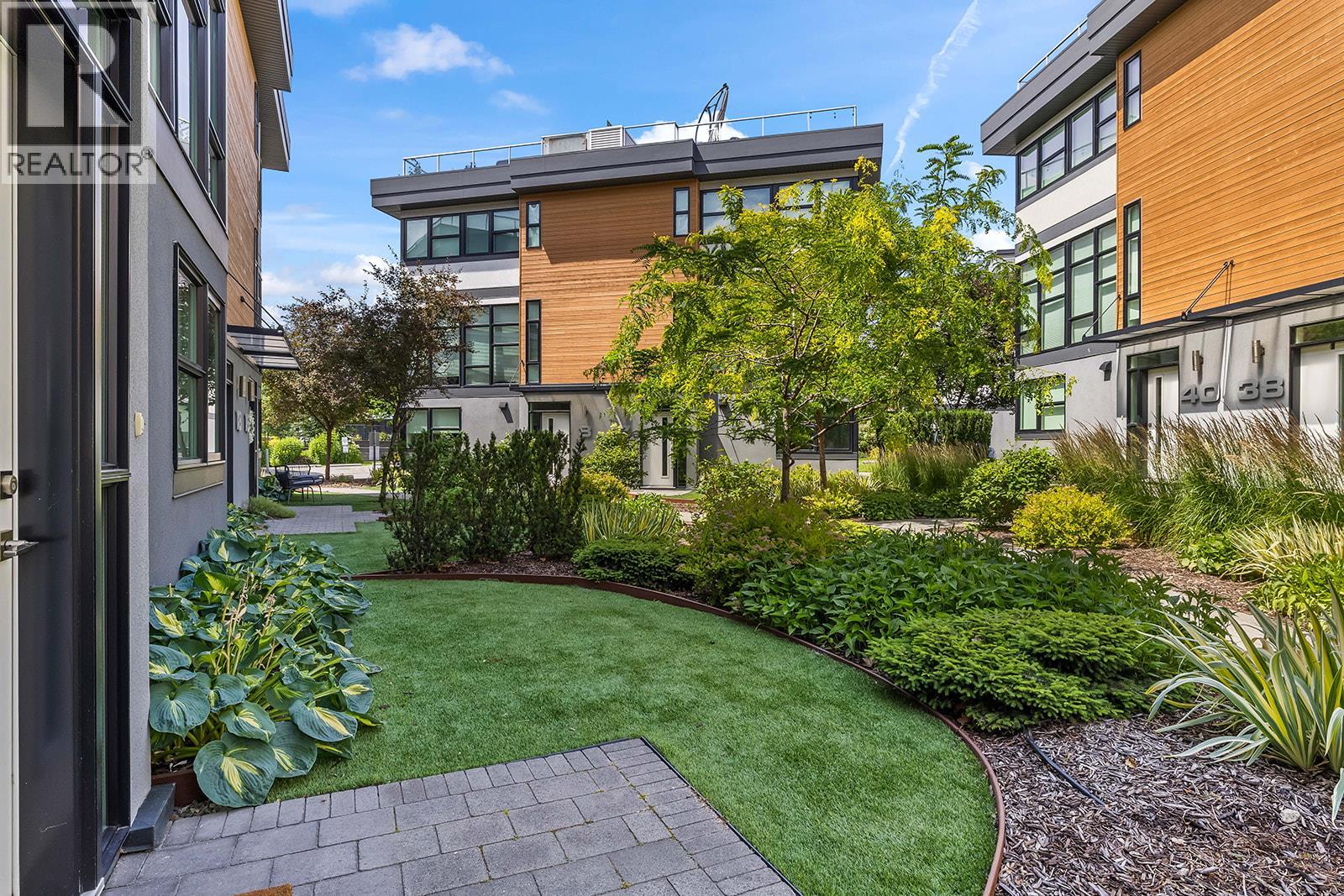 1515 Highland Drive N Unit# 20