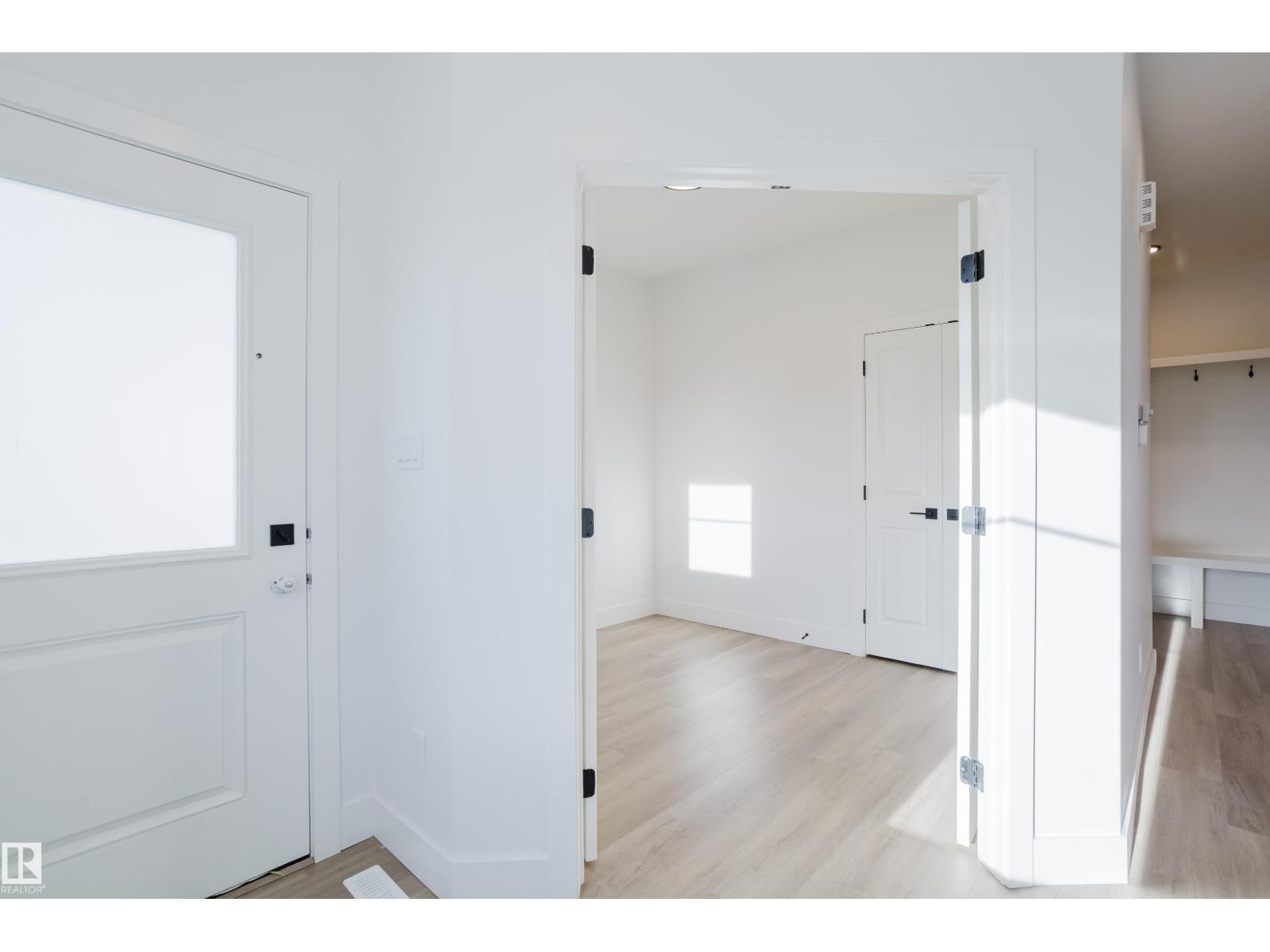 52 MEADOWGROVE LD