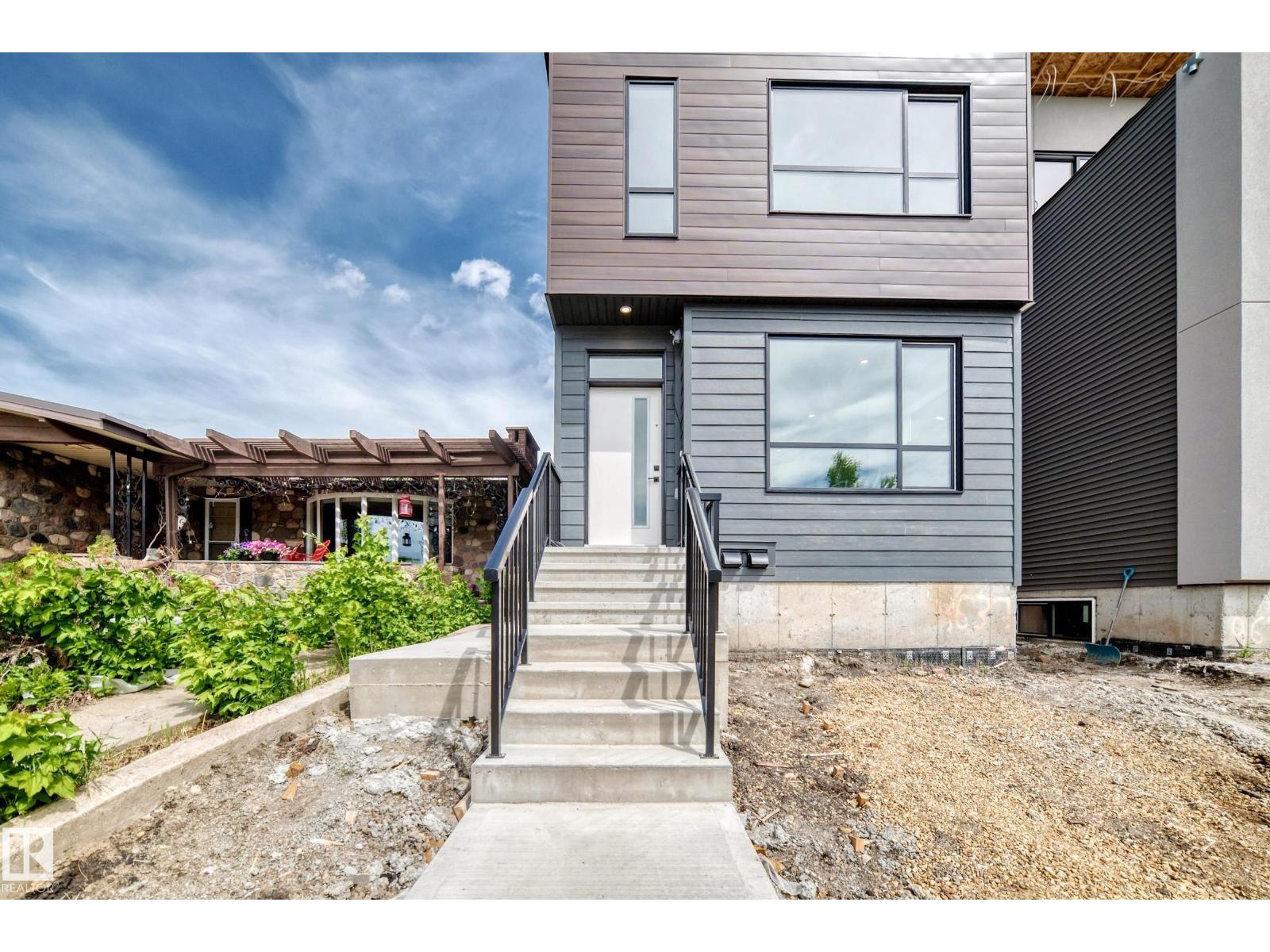 9637 85 ST NW