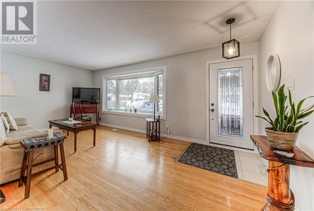 83 CLOVERDALE Crescent