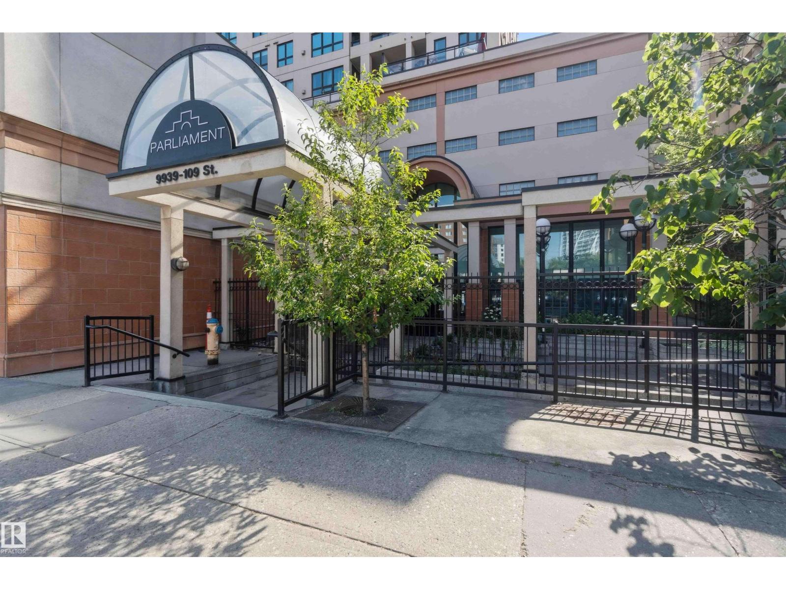 #708 9939 109 ST NW