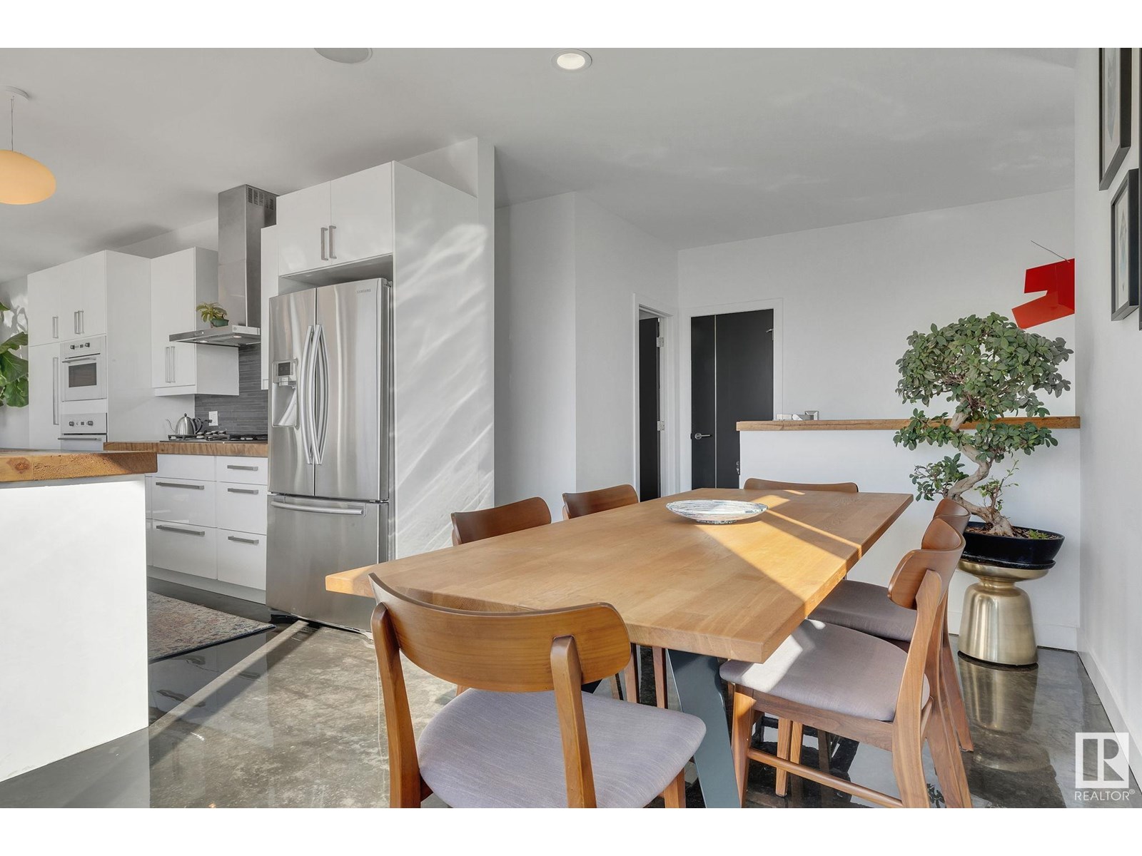9457 100A AV NW