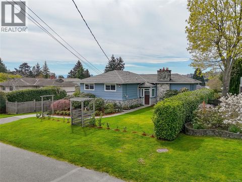 3960 Cherrilee Cres Saanich BC V8N1R9