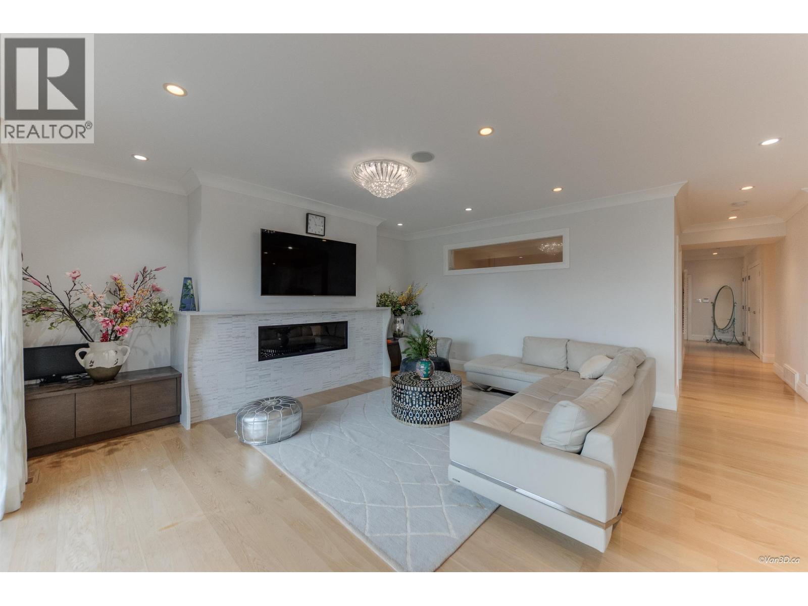 1020 EYREMOUNT DRIVE