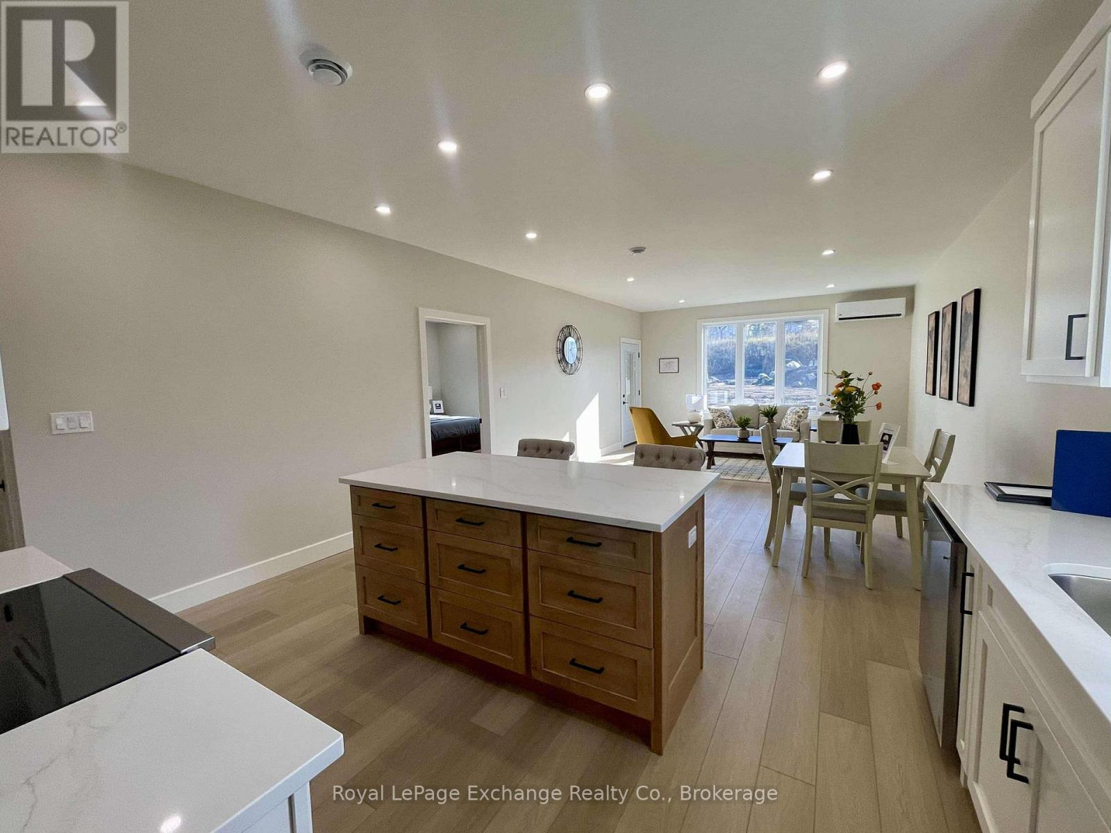 16 MERCEDES CRESCENT N