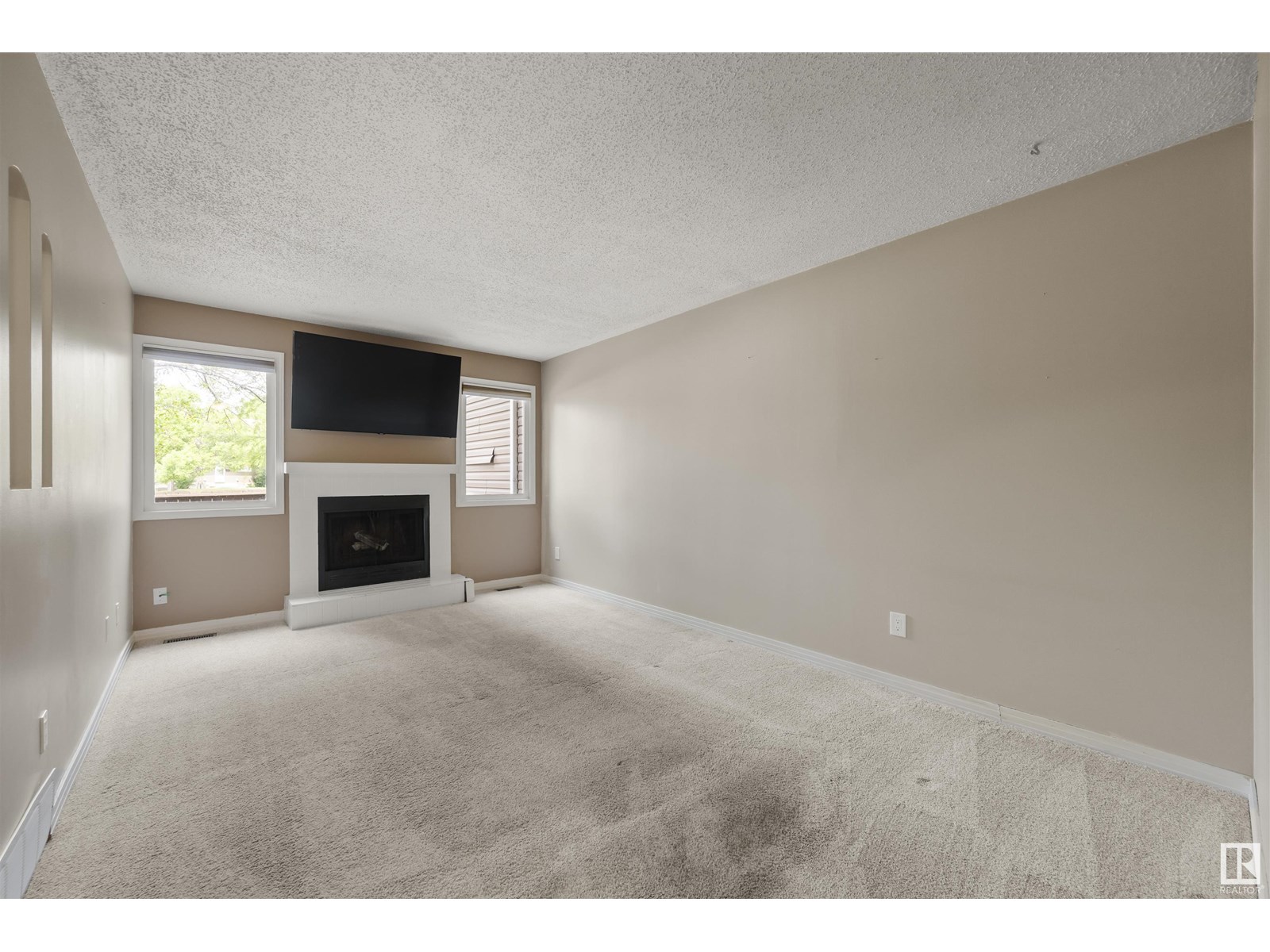 18176 96 AV NW