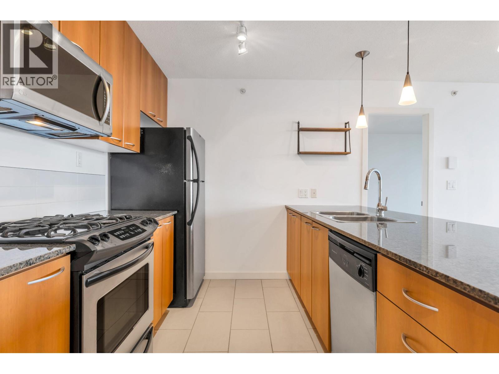 1205 7108 COLLIER STREET