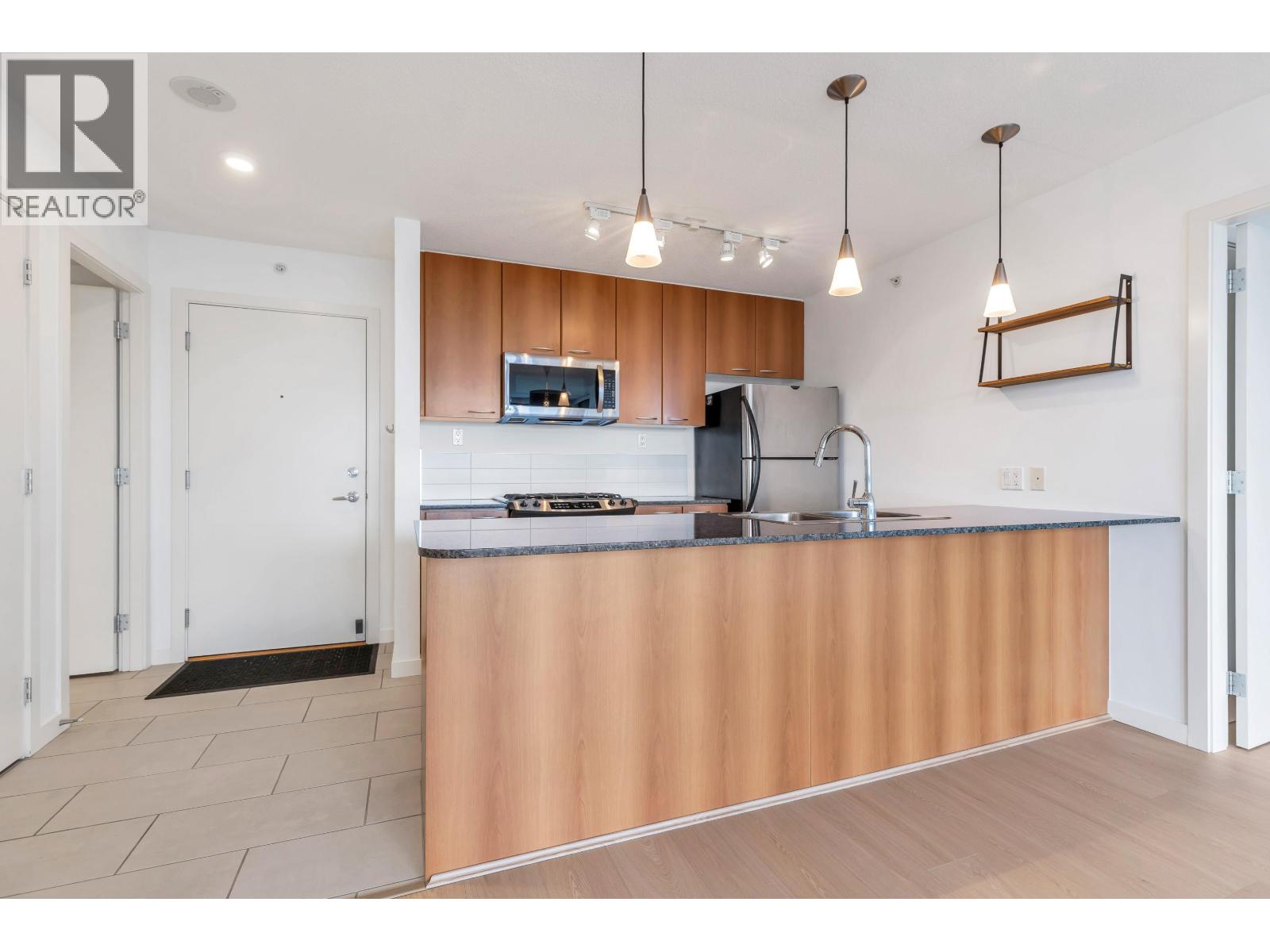 1205 7108 COLLIER STREET