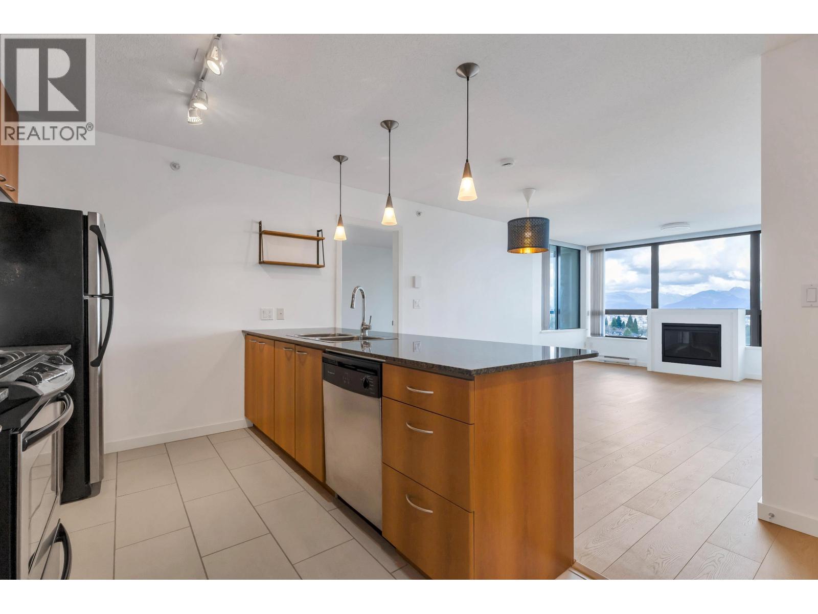 1205 7108 COLLIER STREET