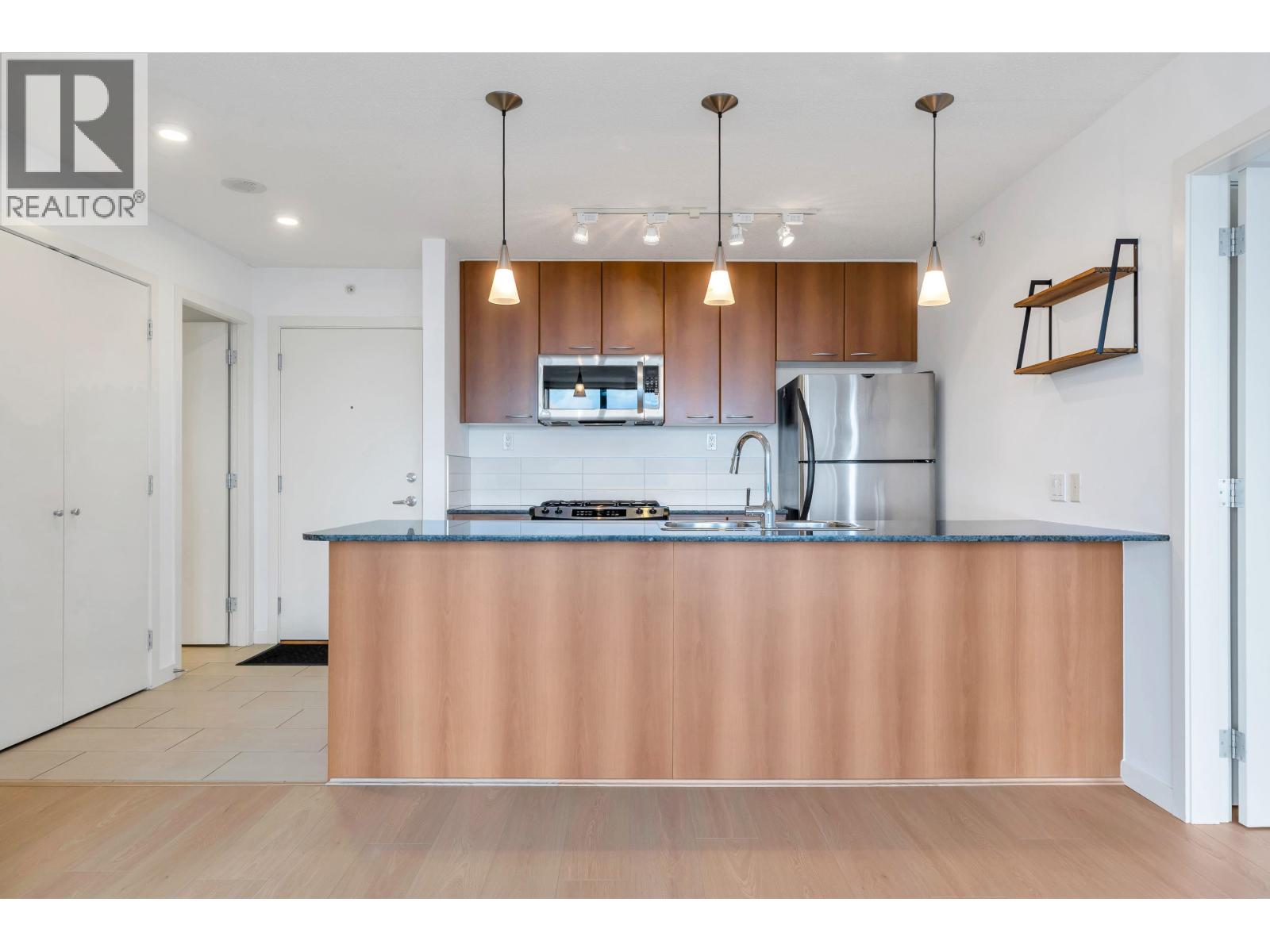 1205 7108 COLLIER STREET