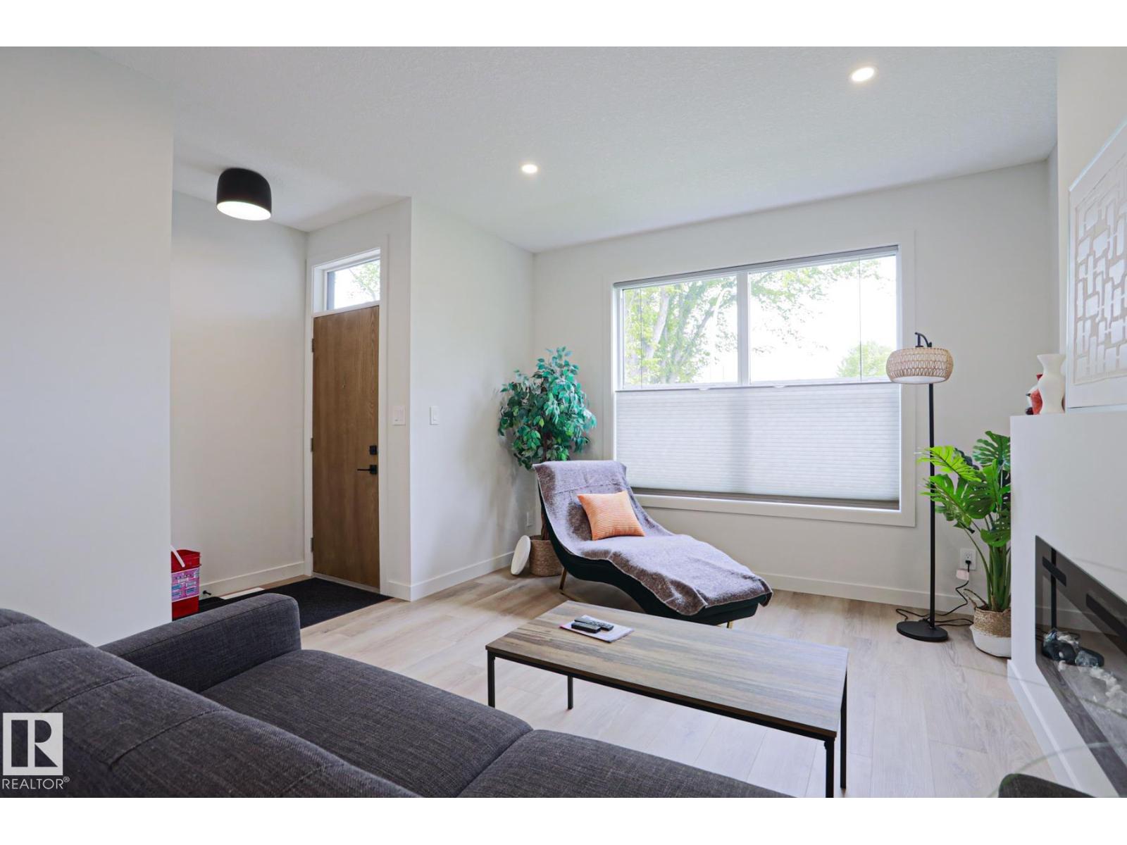 12842 121 ST NW