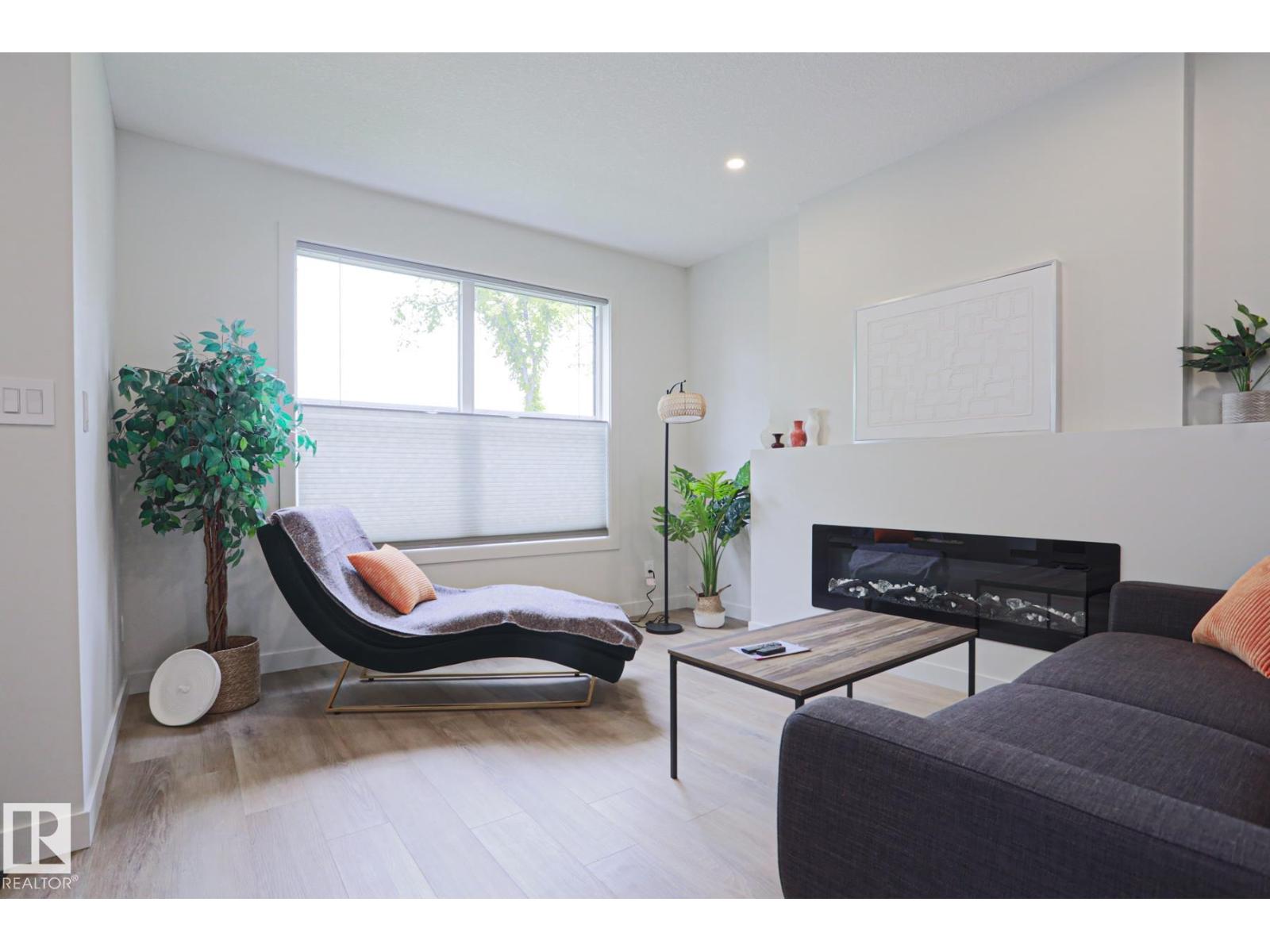 12842 121 ST NW