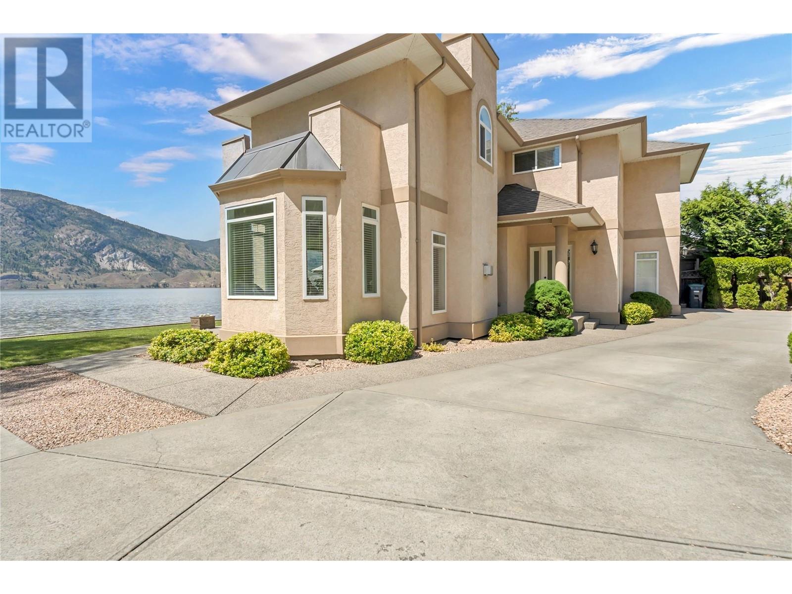4597 Lakeside Road