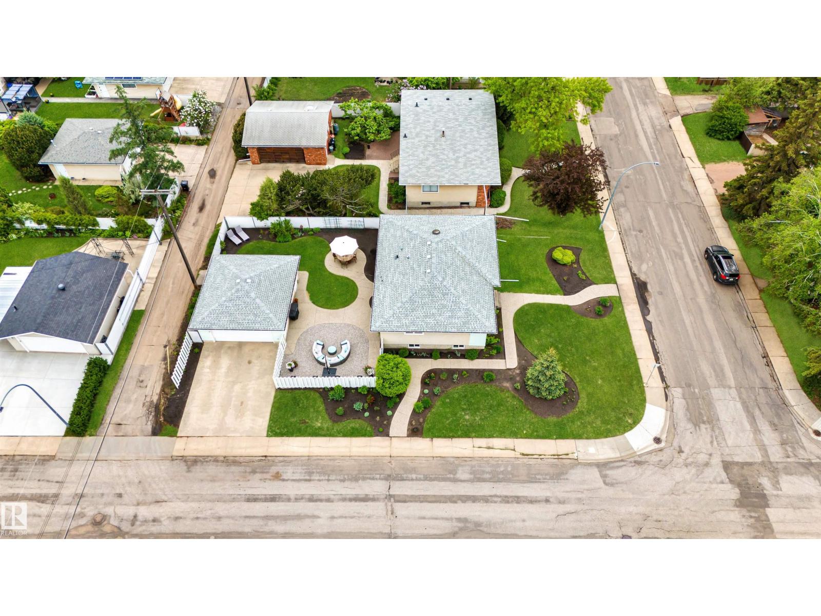 6203 87 AV NW