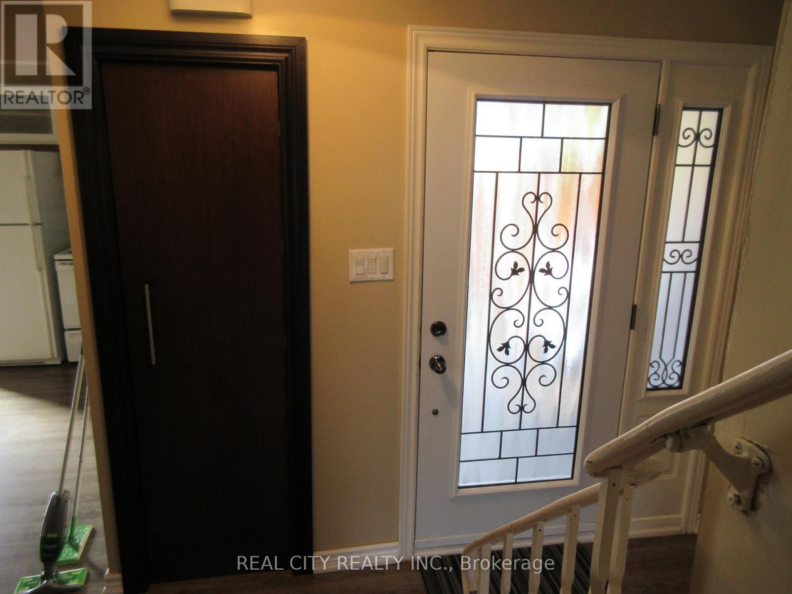 2290 DELKUS CRESCENT