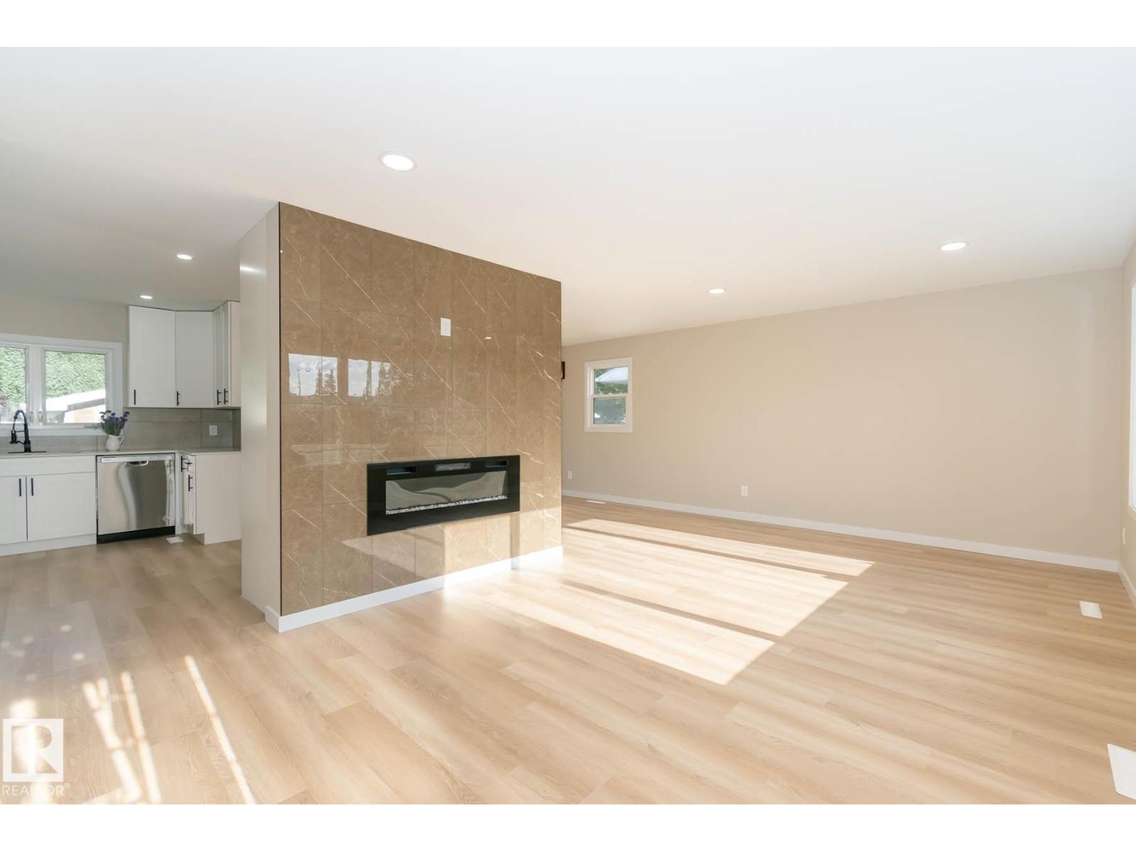 7923 159 ST NW