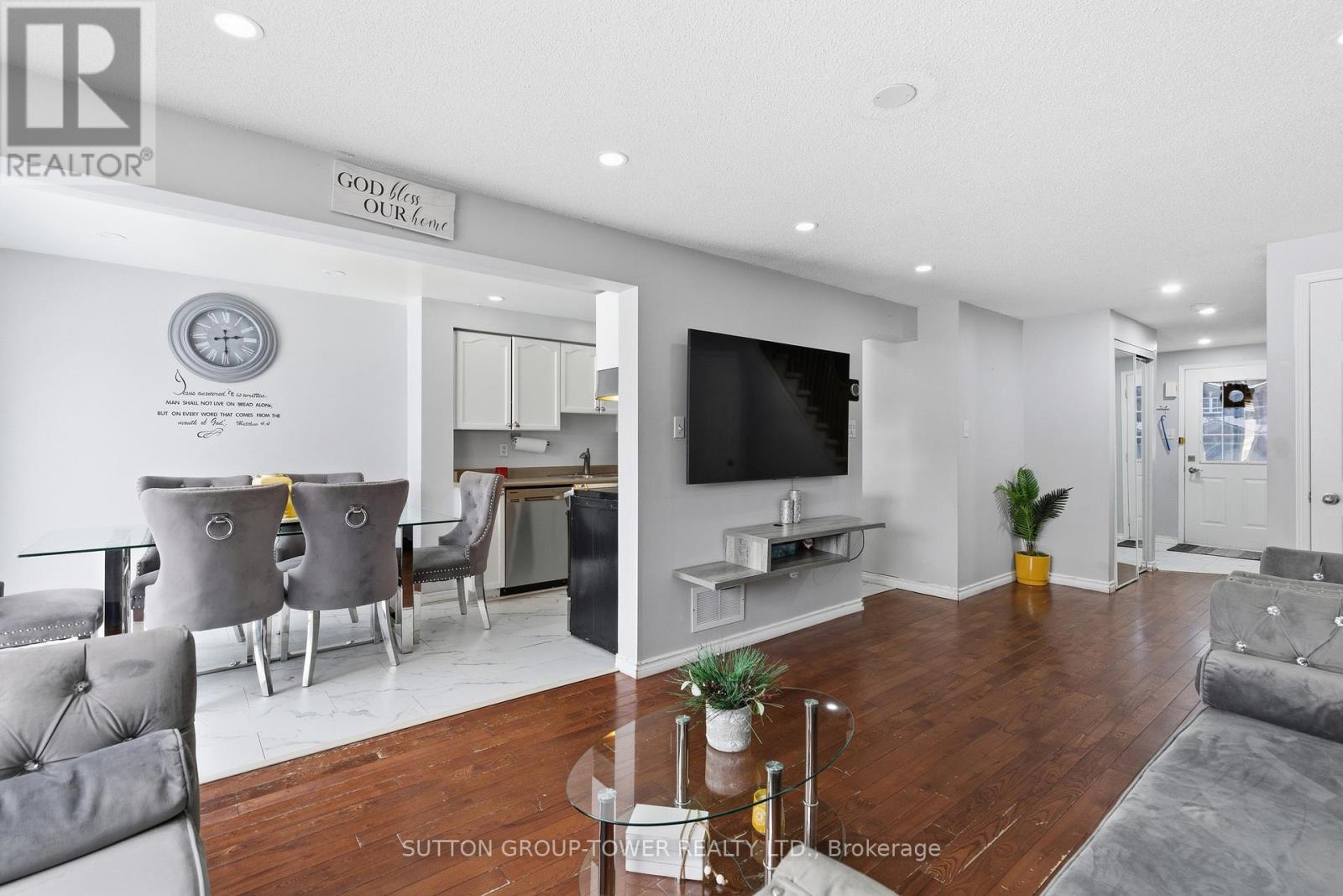 360 DUNSMORE LANE