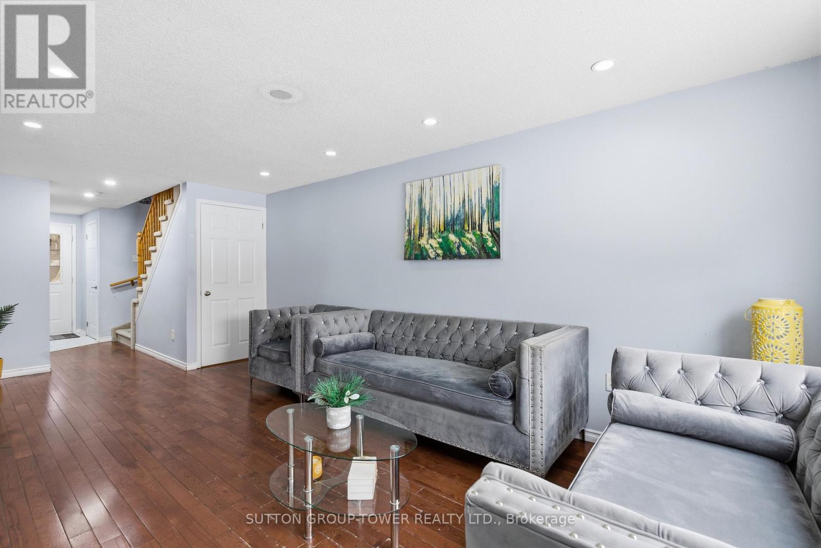 360 DUNSMORE LANE