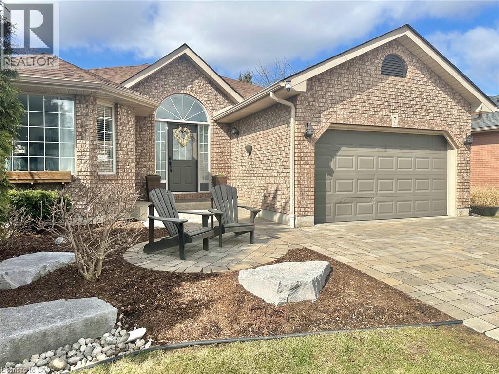 7 SPRUCE GROVE Court