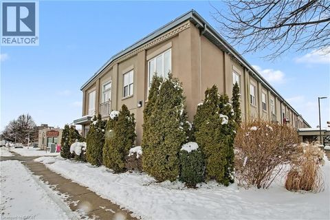 6365 DRUMMOND Road Unit# 207 Niagara Falls ON L2G4N1