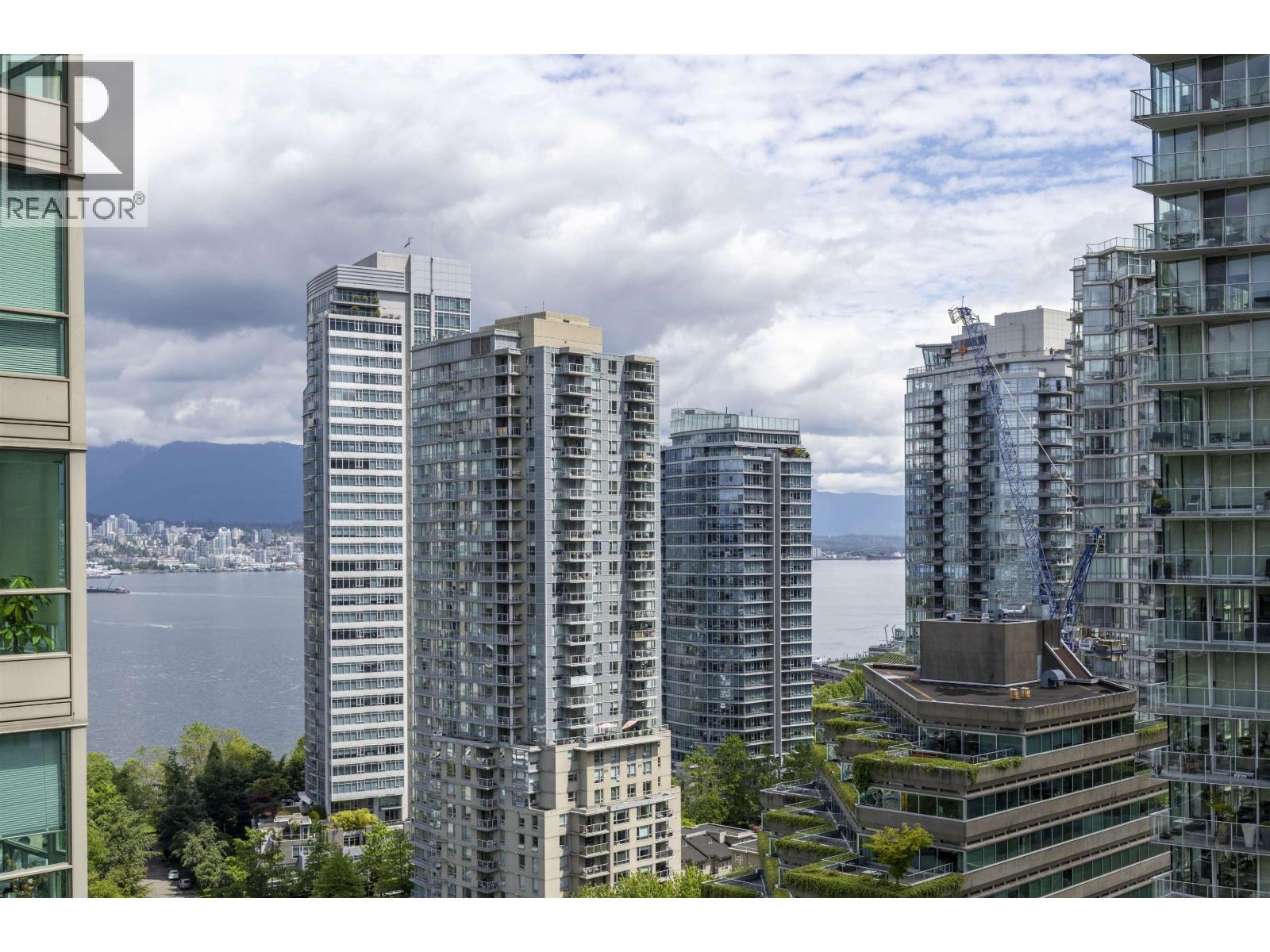 2201 1328 W PENDER STREET