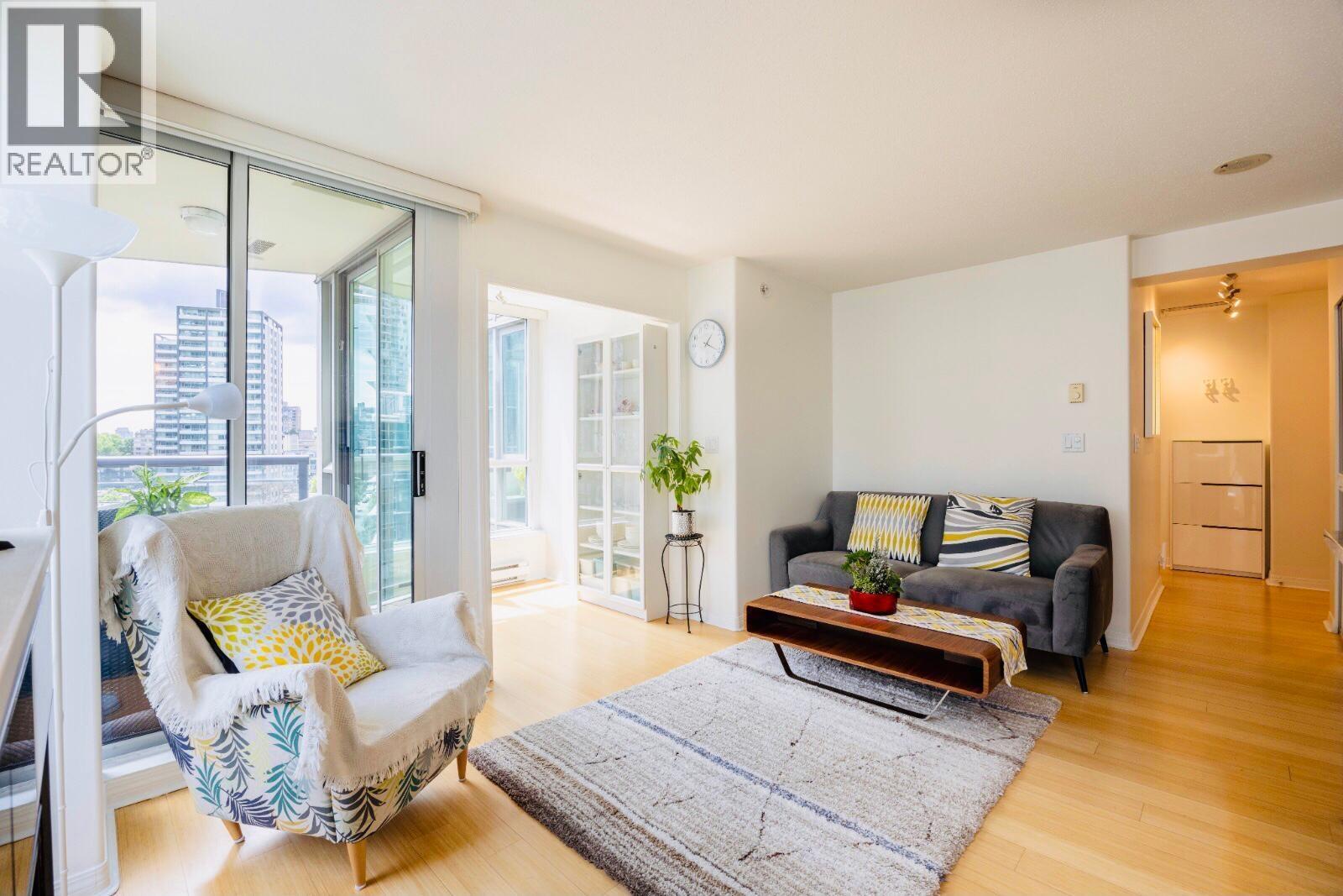 2201 1328 W PENDER STREET