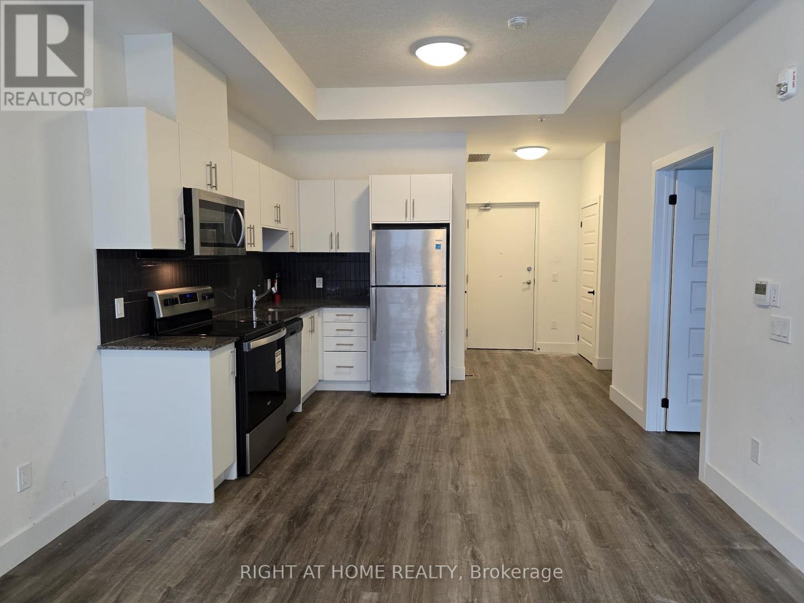 103 - 1101 LACKNER PLACE