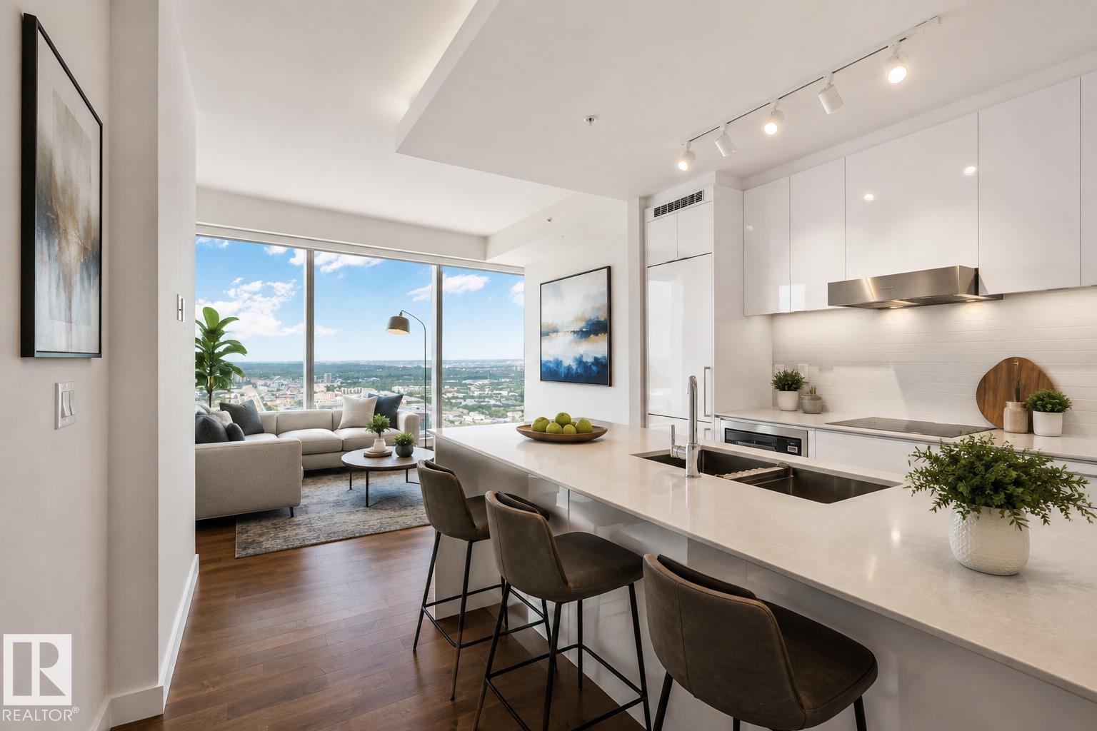 #3411 10360 102 ST NW