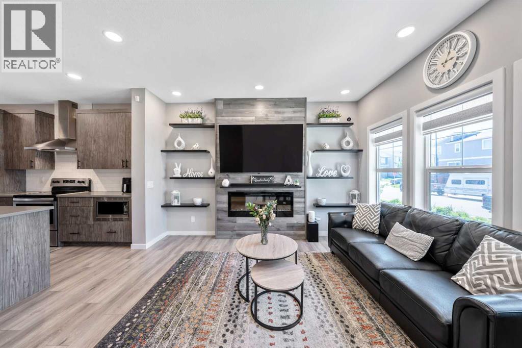 384 Chinook Gate Close SW