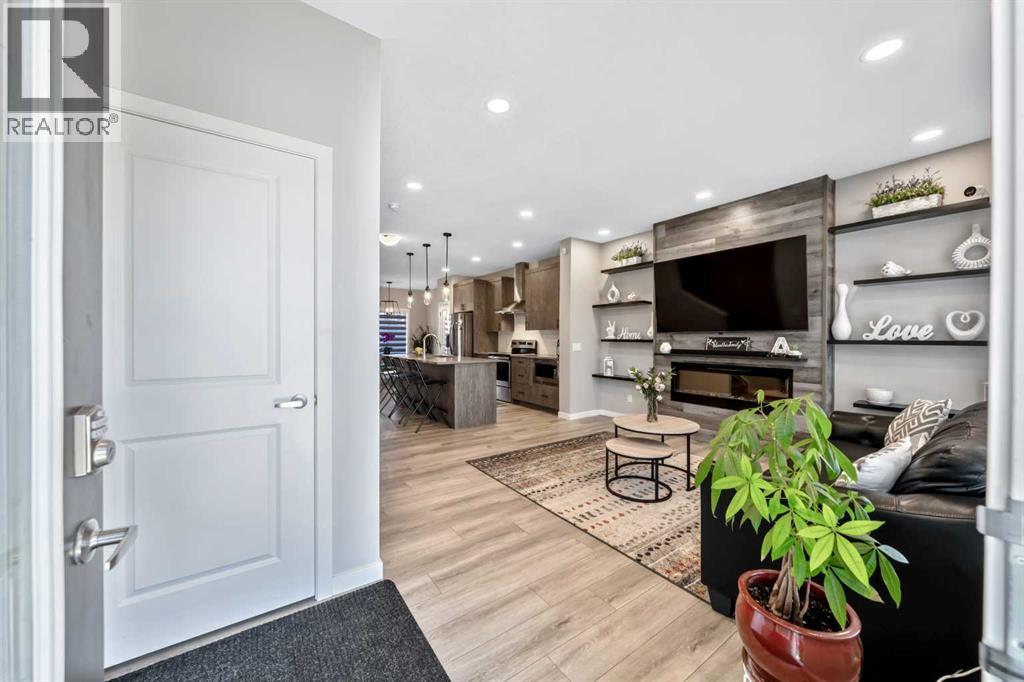 384 Chinook Gate Close SW
