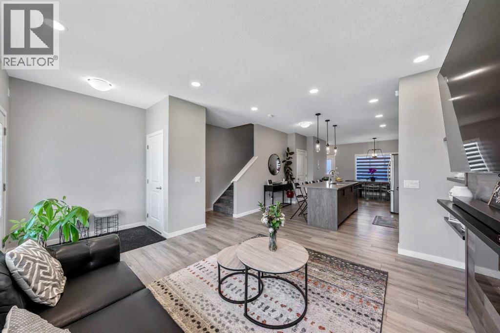 384 Chinook Gate Close SW