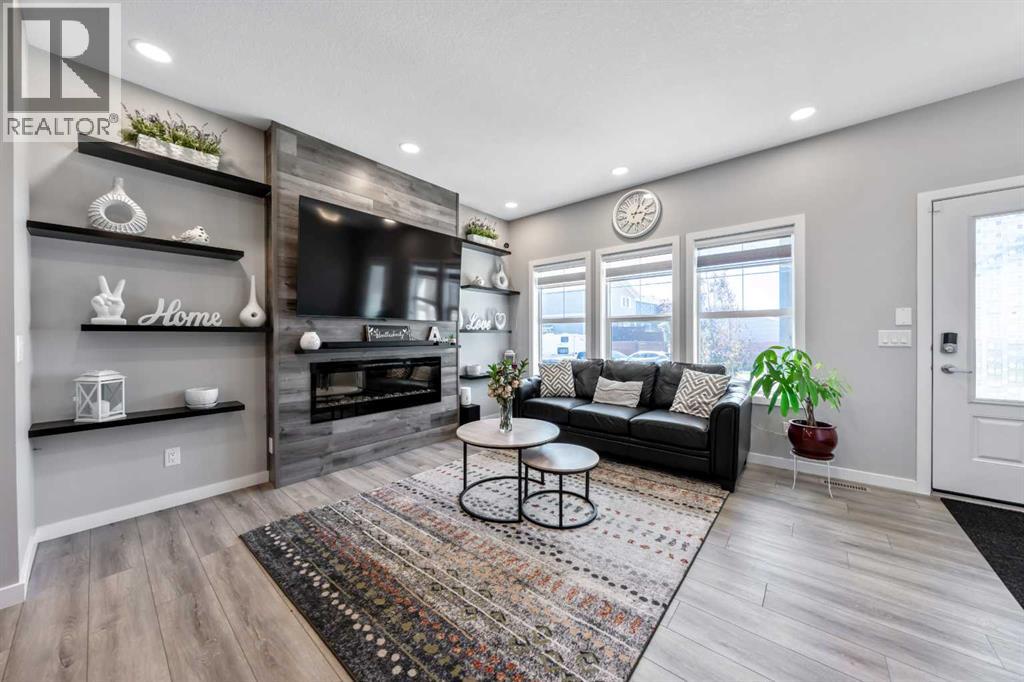 384 Chinook Gate Close SW