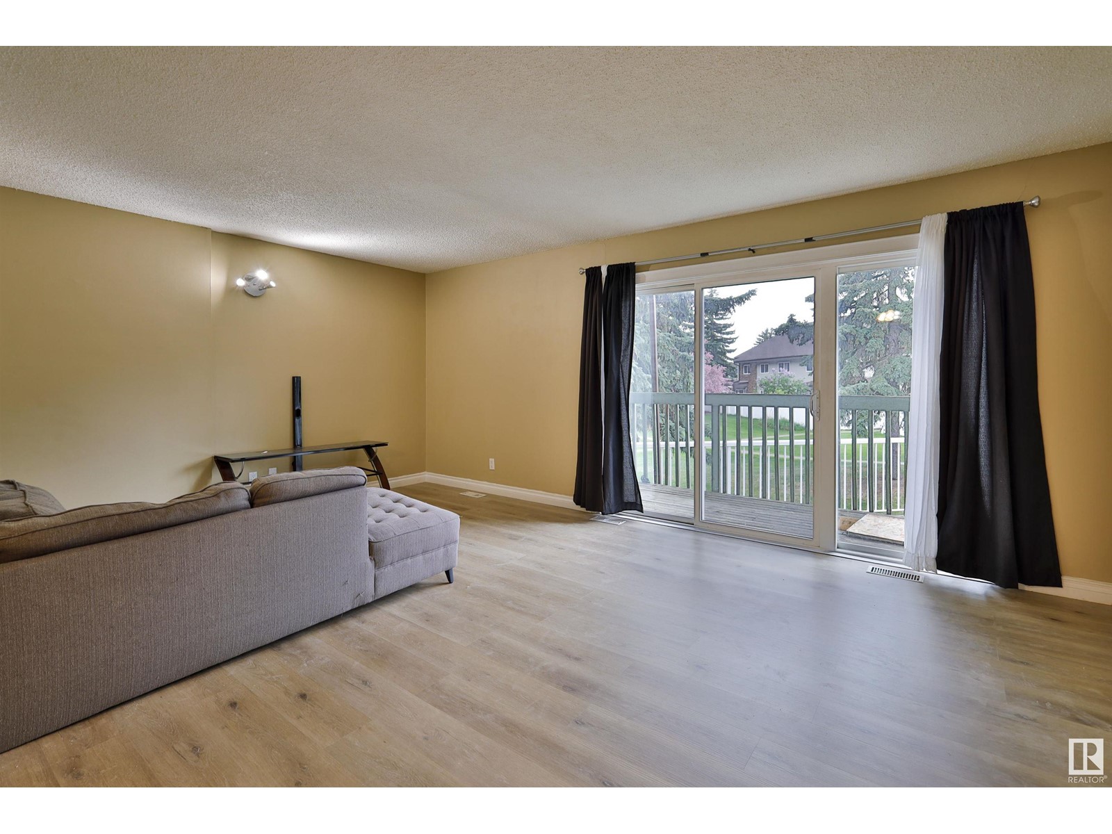 11A MEADOWLARK VG NW