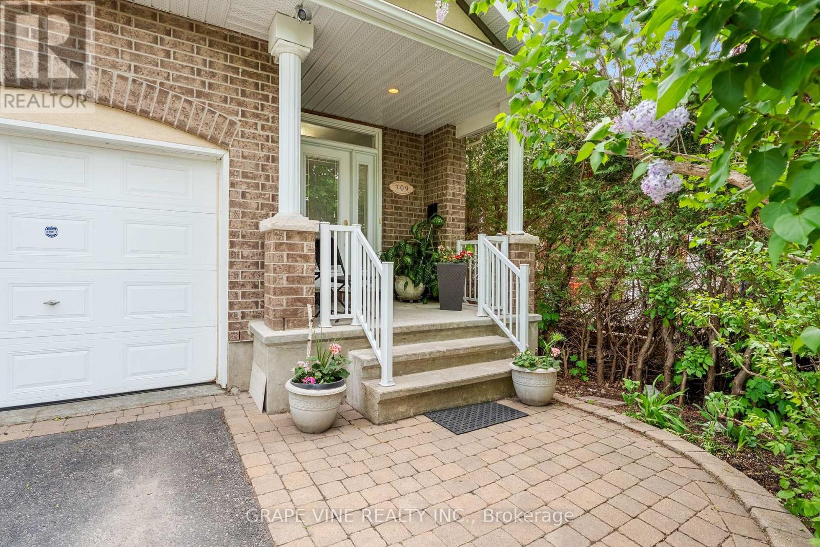 709 MELBOURNE AVENUE