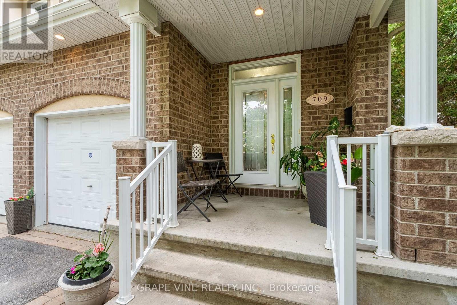 709 MELBOURNE AVENUE