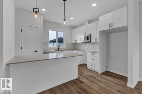 25 FICUS WY Fort Saskatchewan AB T8L0Z6