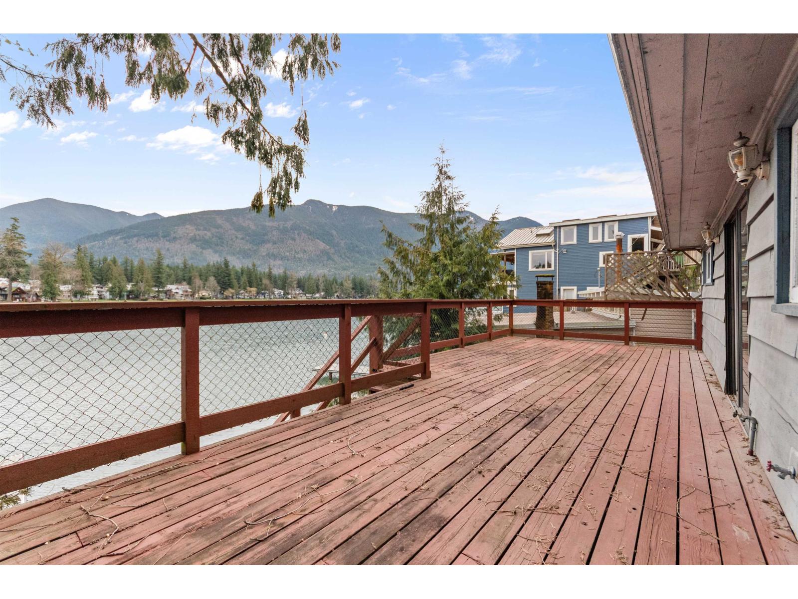36 LAKESHORE DRIVE|Cultus Lake North