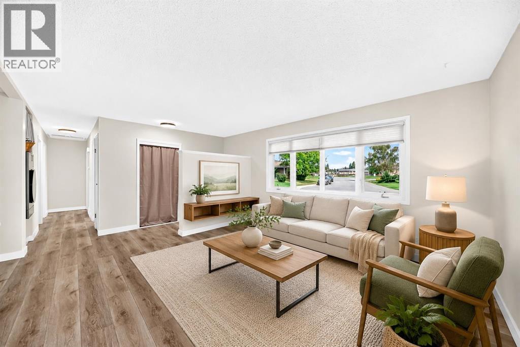42 Rundlelawn Close NE