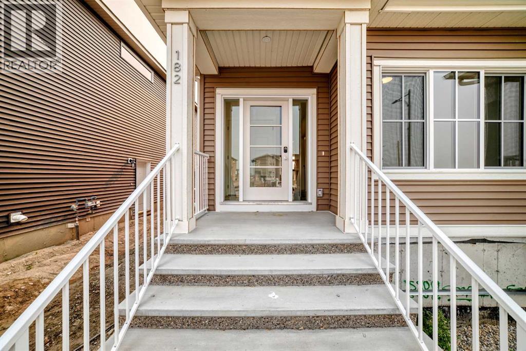 182 Lanark Gate SE